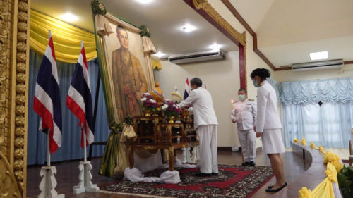 ร่วมพิธีถวายราชสักการะ เนื่องในวันพระบาทสมเด็จพระพุทธยอดฟ้าจุฬาโลกมหาราช และวันที่ระลึกมหาจักรีบรมราชวงศ์  ประจำปี 2563